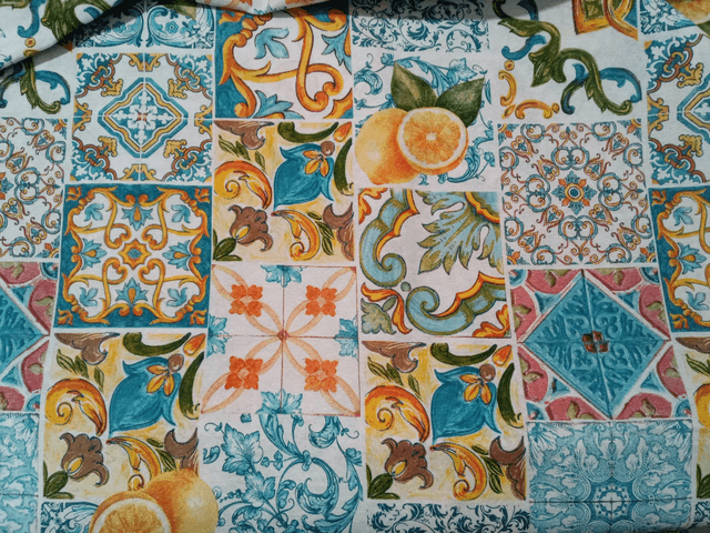 Tessuto siciliano misto cotone, h 280 cm, con maioliche siciliane colorate e limoni