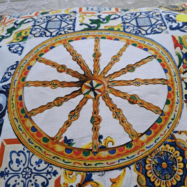 Fodera siciliana 40x40 cm con ruota di carretto siciliano