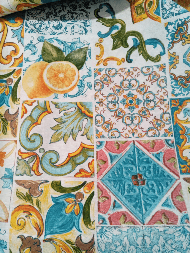 Tessuto siciliano misto cotone, h 280 cm, con maioliche siciliane colorate e limoni