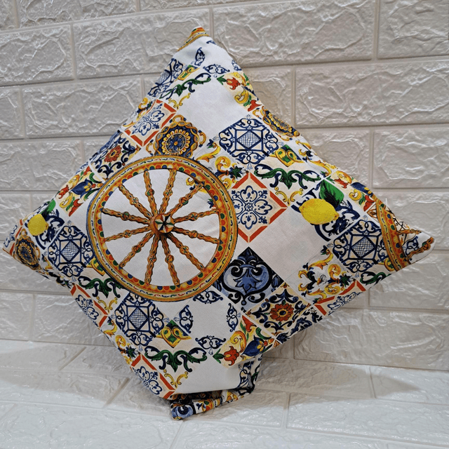 Fodera siciliana 40x40 cm con ruota di carretto siciliano