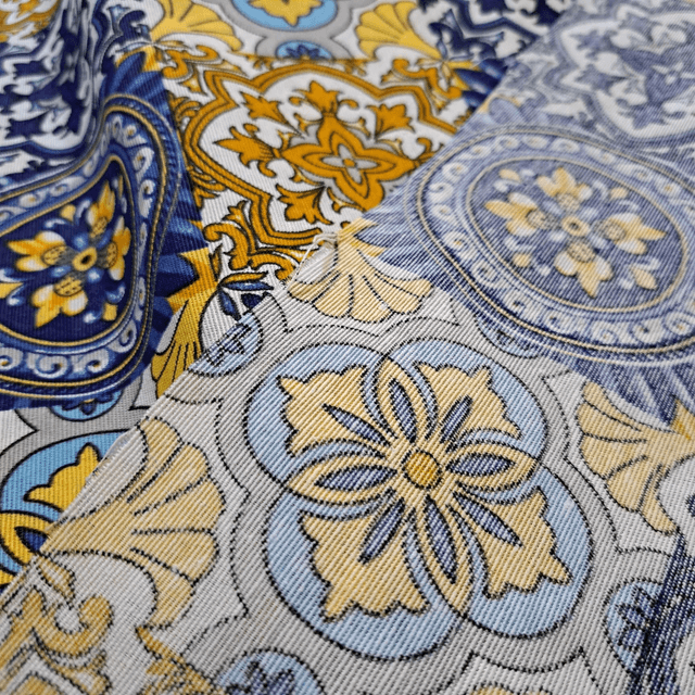 Tessuto siciliano h 2,80 m misto cotone con maioliche blu e marroni